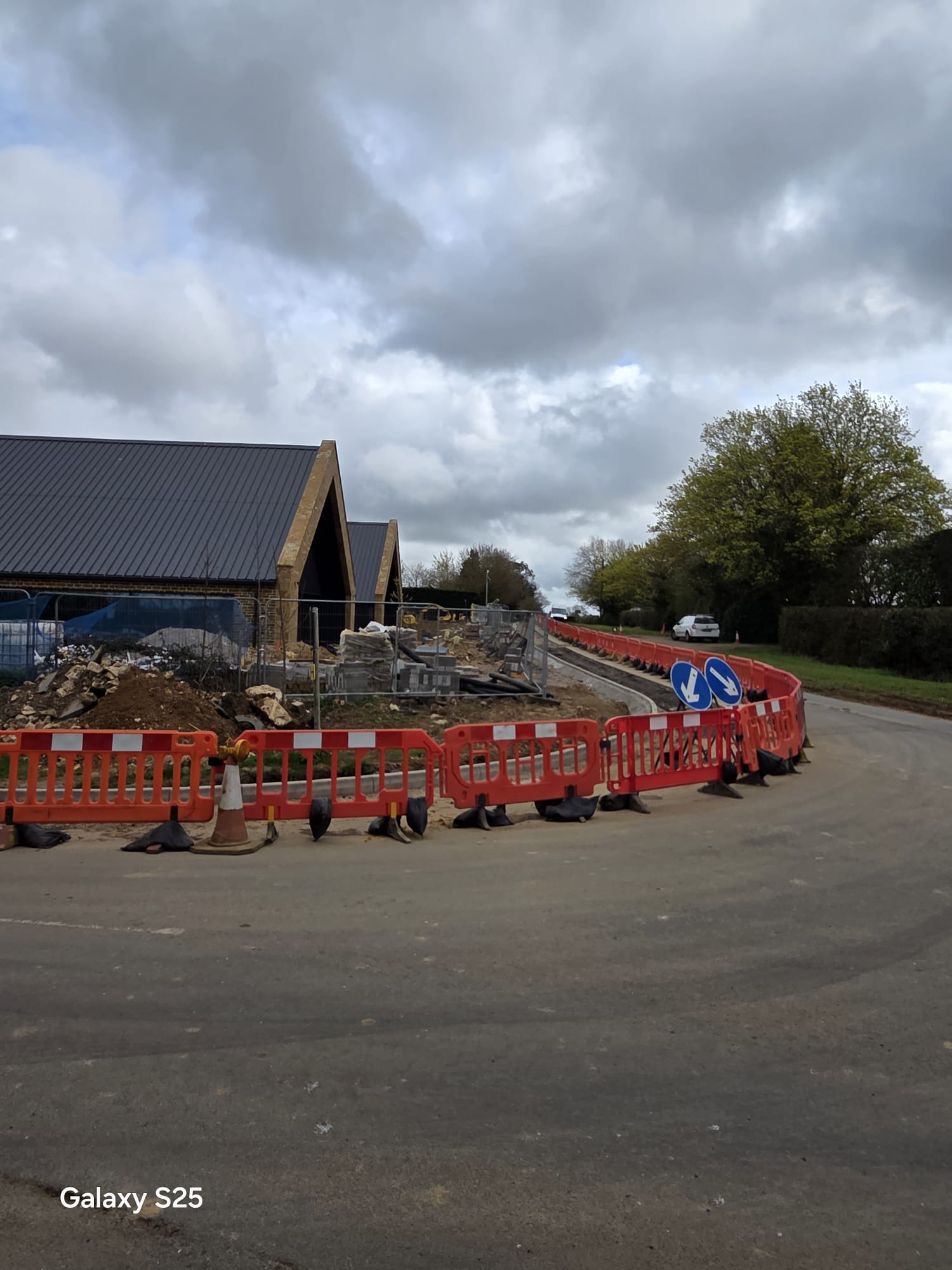 Barrier line following a curve on a low-speed road construction scheme